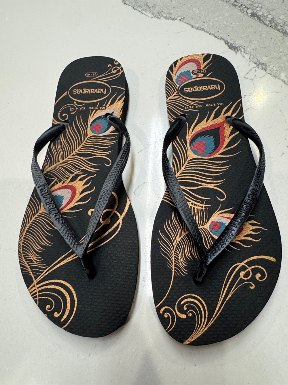 Havaianas Black Flip Flops Gold Feather Print and Teal/Red Heart Accent Sz9/10